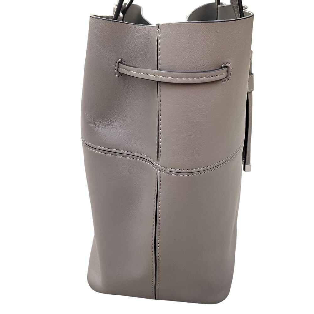 Tory Burch Block T Drawstring 100% Leather Tote B… - image 5